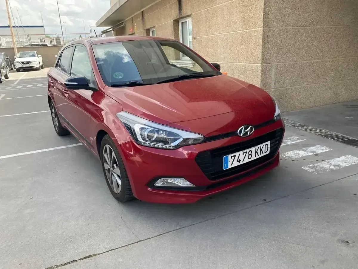 Usado Hyundai i20 GO! 100 CV (73 kW) 2018 Rojo Utilitario