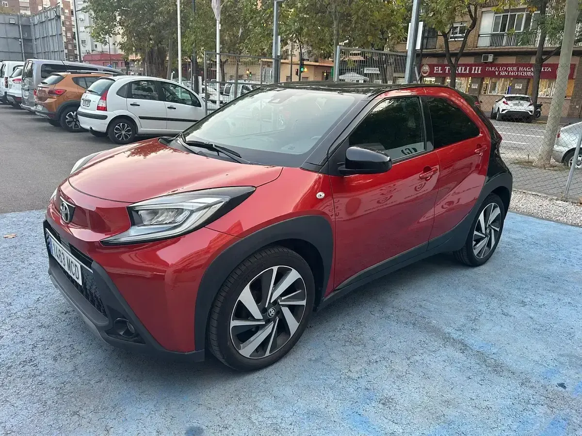Usado Toyota Aygo X Edition 72 CV (52 kW) 2022 Rojo SUV