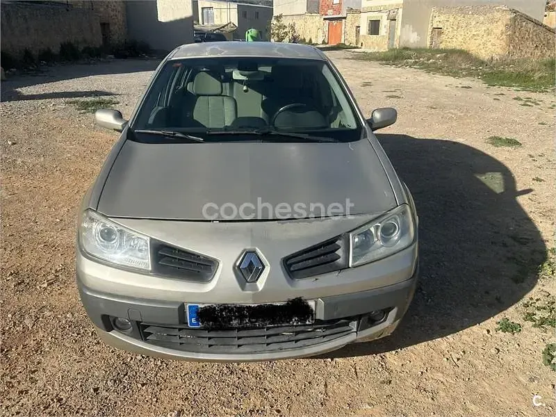 Usado Renault Mégane Expression 130 CV (95 kW) 2006 Beige Berlina