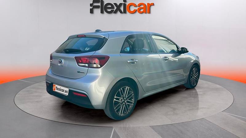 Usado Kia Rio 120 CV (88 kW) 2021 Gris Berlina