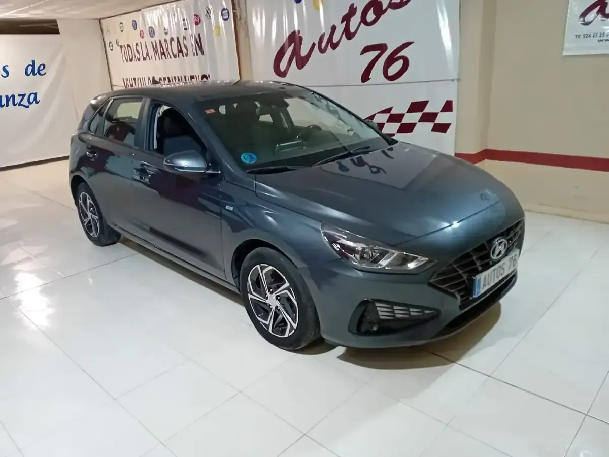 Usado Hyundai i30 136 CV (100 kW) 2021 Gris