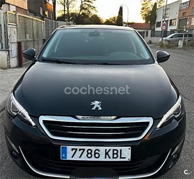 Usado Peugeot 308 Allure 120 CV (88 kW) 2017 Negro Berlina