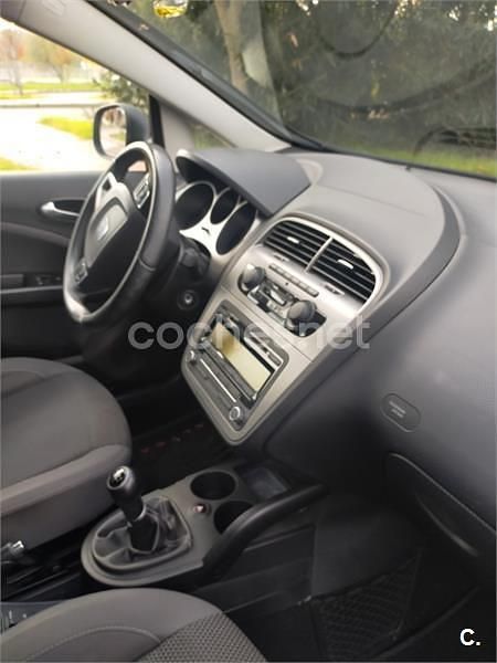 Usado Seat Altea XL Reference 105 CV (77 kW) 2014 Gris / plata Monovolumen