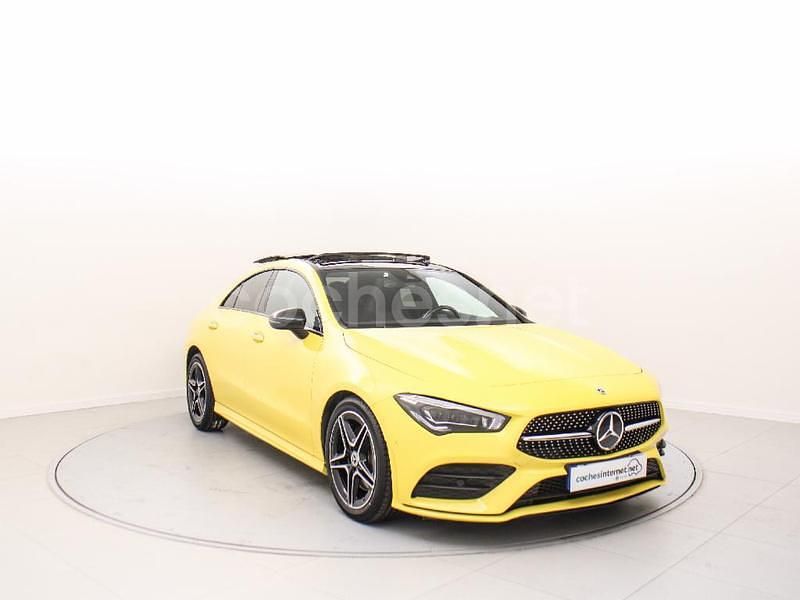 Amarillo Usado 2023 Mercedes CLA200 Berlina | 39.900 € (Caro) - Imagen 1/4