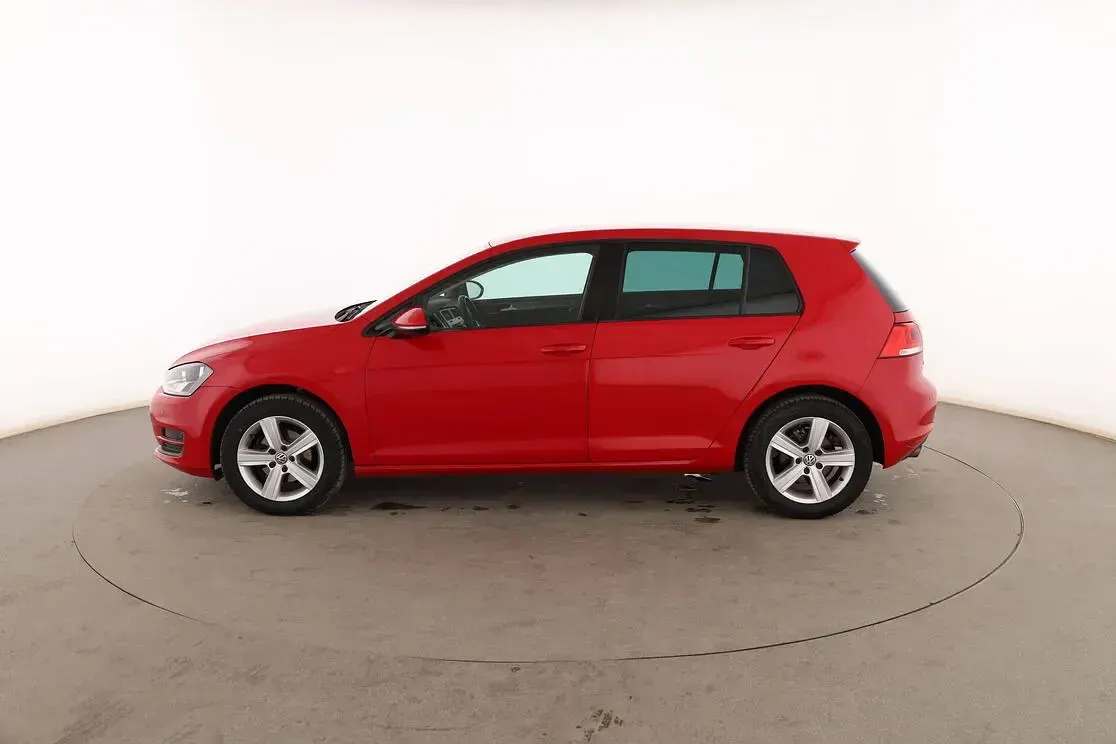 Usado VW Golf VII Advance 105 CV (77 kW) 2015 Rojo Berlina
