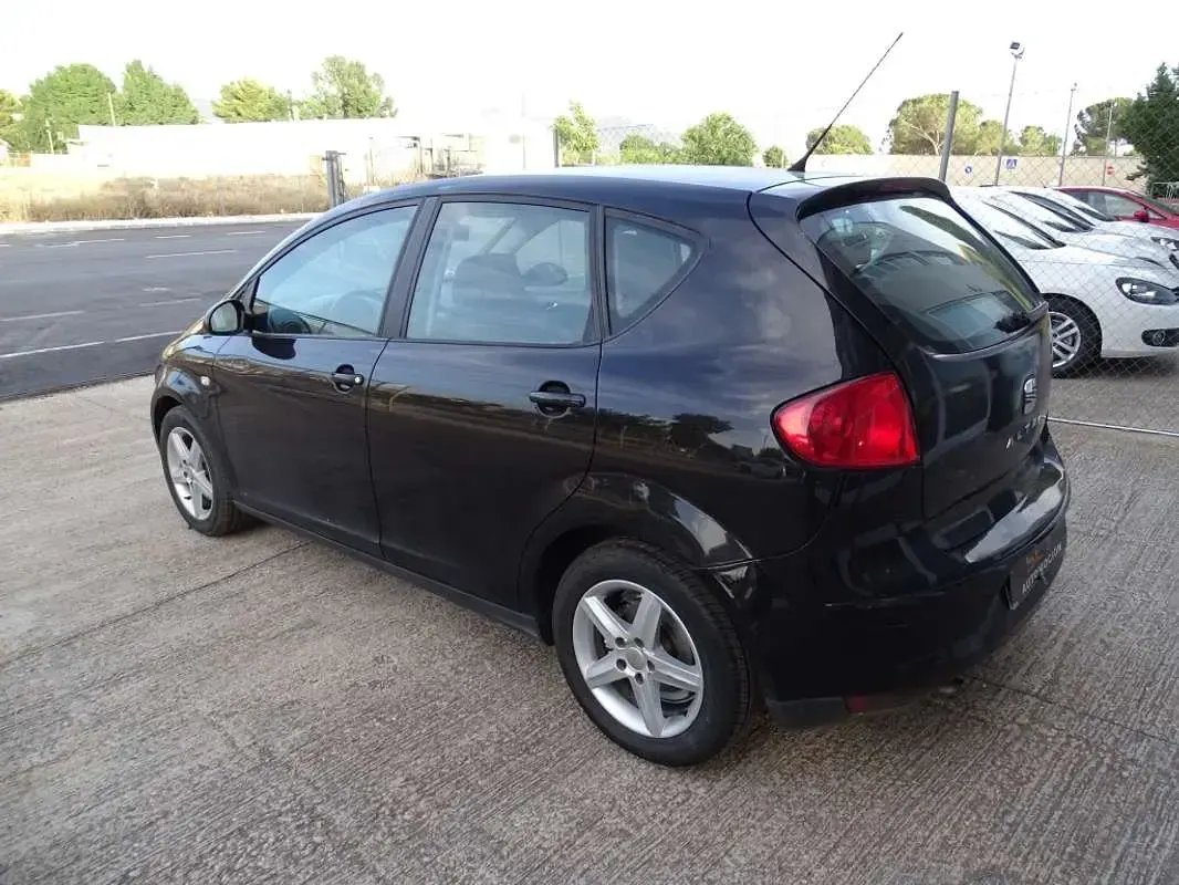 Usado Seat Altea Stylance 105 CV (77 kW) 2007 Negro Monovolumen