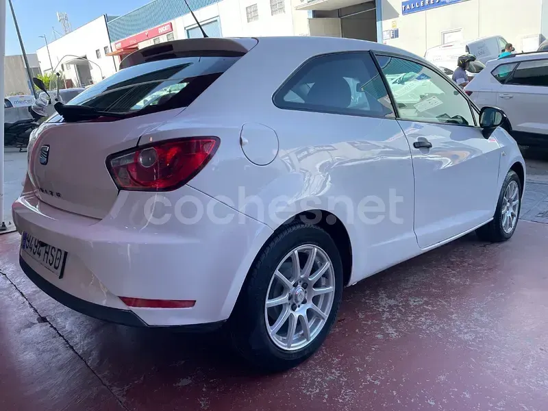 Usado Seat Ibiza SC Ecomotive 75 CV (55 kW) 2013 Blanco Utilitario