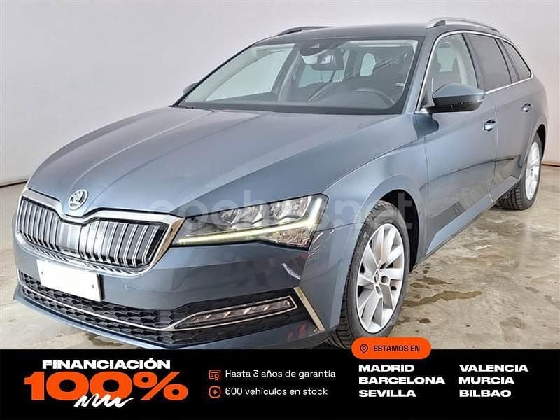 Gris / plata Usado 2020 Skoda Superb Ambition Familiar | 18.850 € (Precio justo) - Imagen 1/4