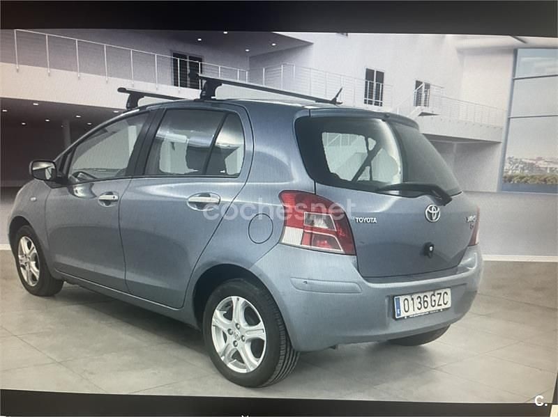 Usado Toyota Yaris 69 CV (50 kW) 2010 Azul Utilitario