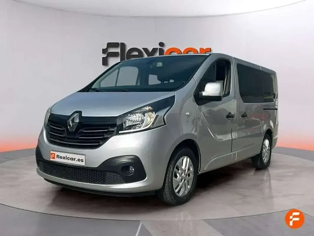 Usado Renault Trafic 120 CV (88 kW) 2018 Gris Monovolumen