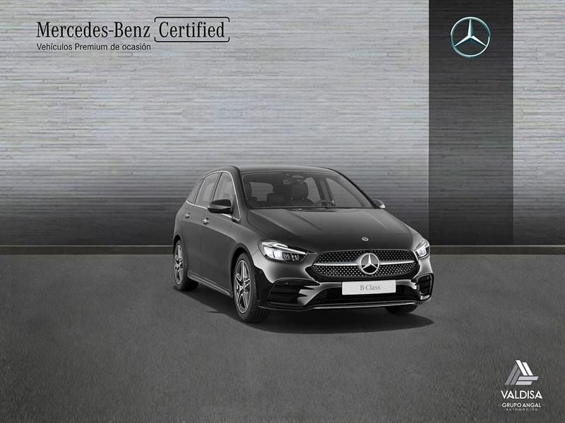 Usado Mercedes B200 AMG line 150 CV (110 kW) 2025 Negro Monovolumen