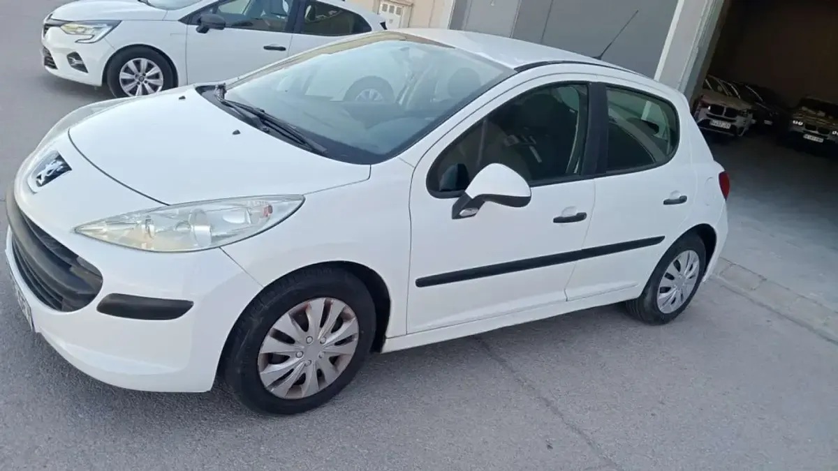Usado Peugeot 207 68 CV (50 kW) 2009 Blanco Utilitario