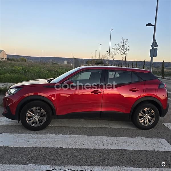 Usado Peugeot 2008 Active 100 CV (73 kW) 2021 Granate SUV