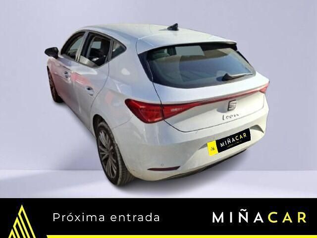 Usado Seat Leon Style 150 CV (110 kW) 2023 Blanco Berlina