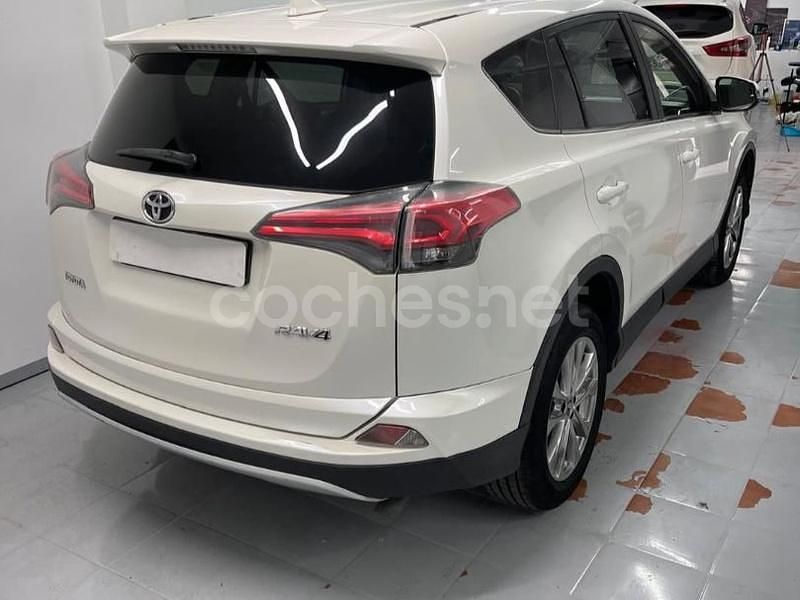 Usado Toyota RAV4 Business Edition 143 CV (105 kW) 2016 Blanco SUV