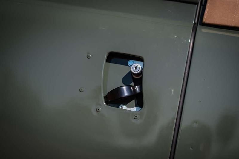 Usado Land Rover Defender 111 CV (81 kW) 1992 Verde Descapotable