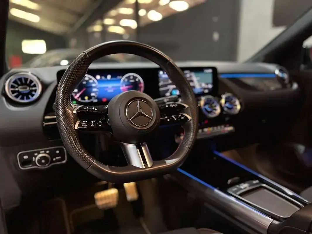 Usado Mercedes GLA200 150 CV (110 kW) 2024 Gris SUV