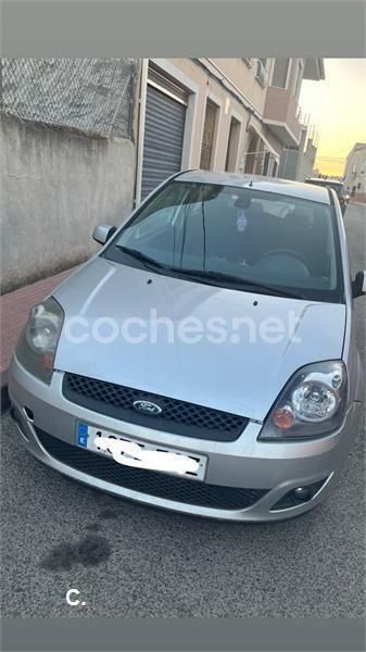 Gris / plata Usado 2007 Ford Fiesta Ambiente Utilitario | 1600 € (Buen precio) - Imagen 1/4