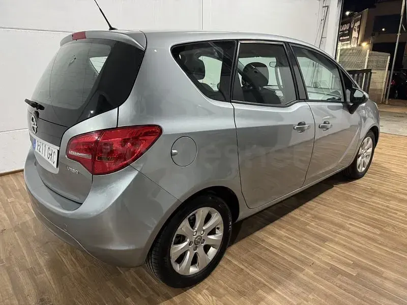 Usado Opel Meriva Cosmo 140 CV (102 kW) 2010 Gris / plata Monovolumen
