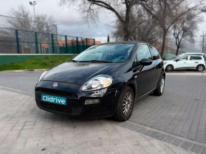 Usado Fiat Punto Young 69 CV (50 kW) 2015 Negro Berlina