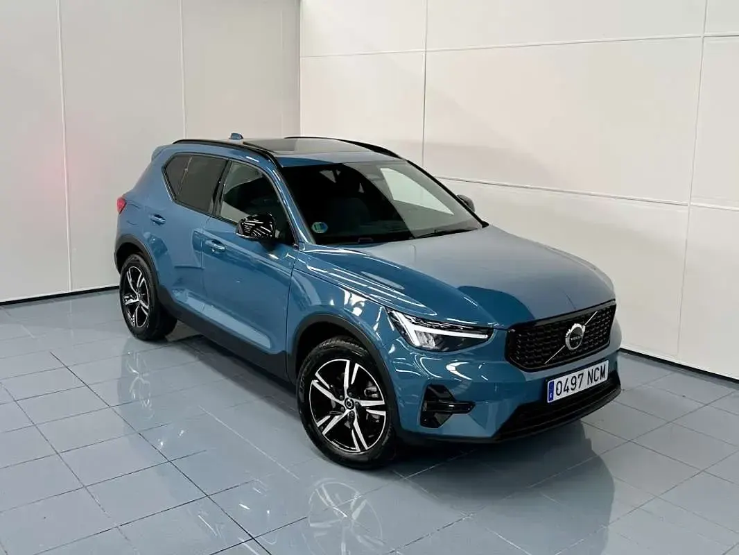 Usado Volvo XC40 Plus 197 CV (144 kW) 2025 Azul SUV