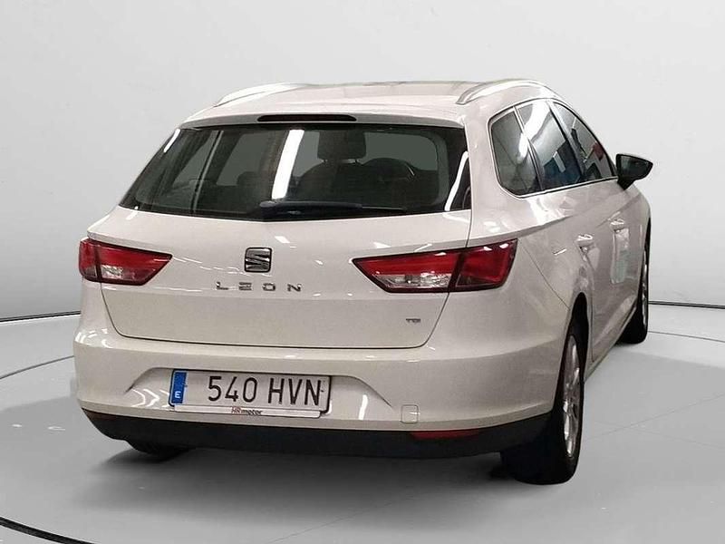 Usado Seat Leon Style 106 CV (77 kW) 2014 Blanco Familiar