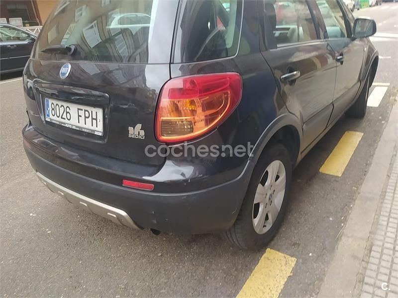 Usado Fiat Sedici Emotion 120 CV (88 kW) 2007 Negro SUV