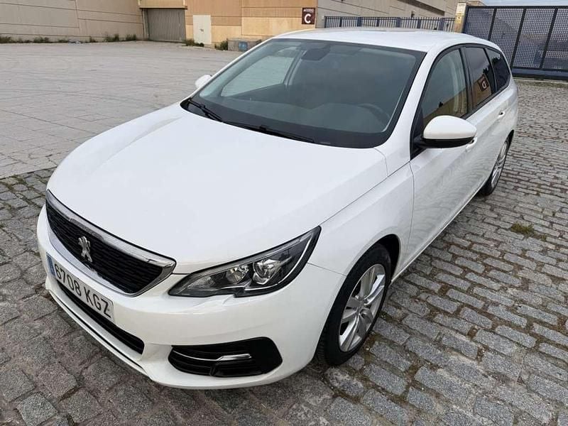 Usado Peugeot 308 SW Active 100 CV (73 kW) 2018 Blanco Familiar