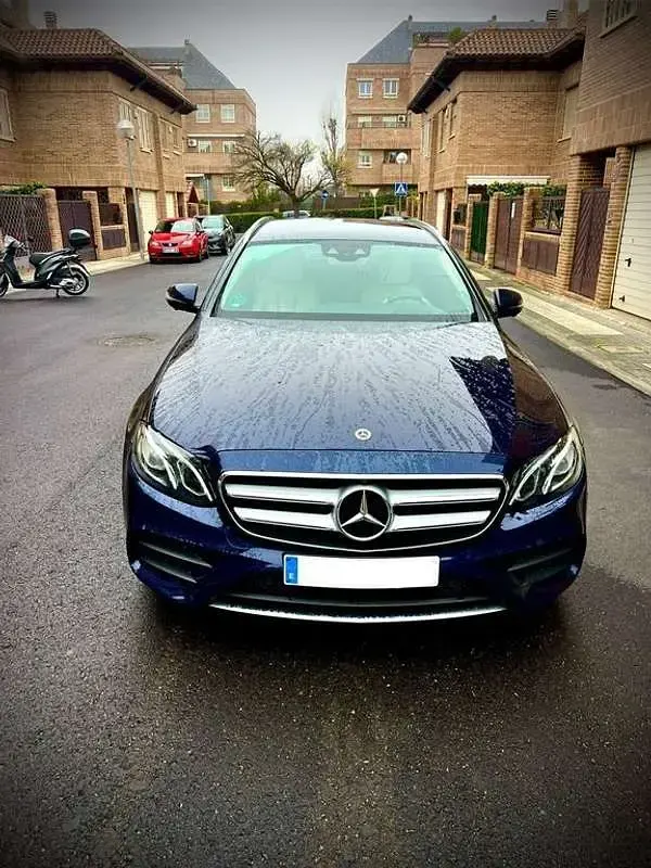 Usado Mercedes E220 193 CV (141 kW) 2019 Azul Familiar