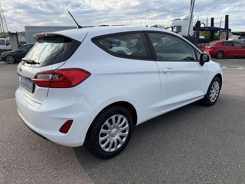 Usado Ford Fiesta Trend 71 CV (52 kW) 2019 Blanco Utilitario