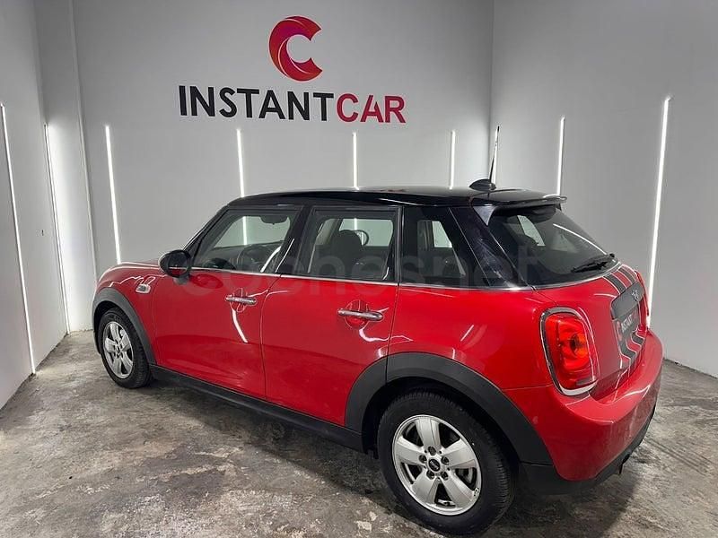 Usado Mini ONE 102 CV (75 kW) 2019 Rojo Utilitario