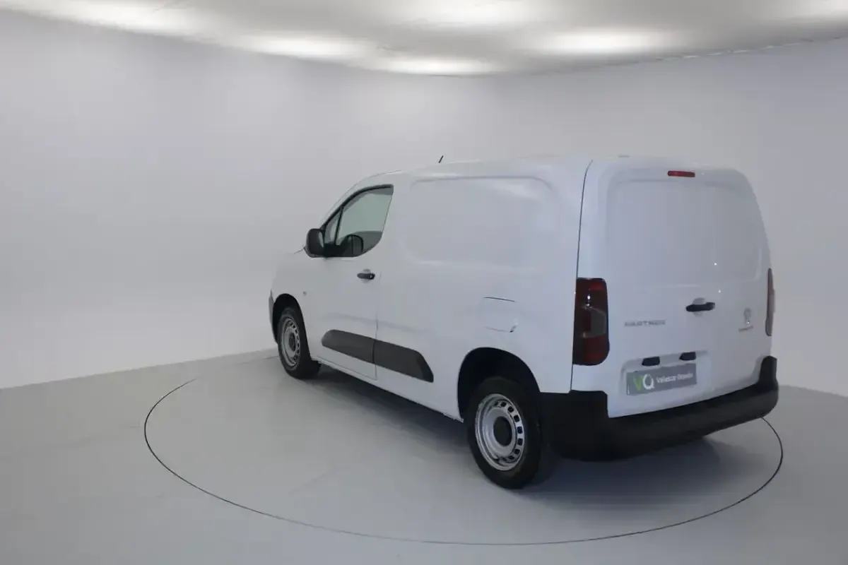 Usado Peugeot Partner 99 CV (72 kW) 2022 Blanco Monovolumen