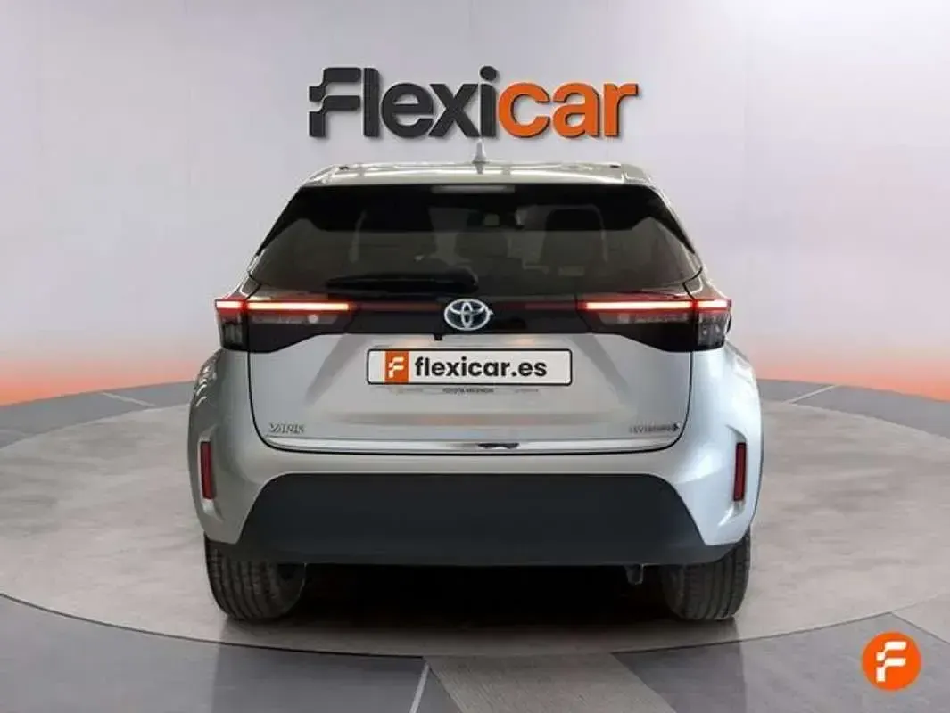 Usado Toyota Yaris Cross 116 CV (85 kW) 2022 Gris SUV