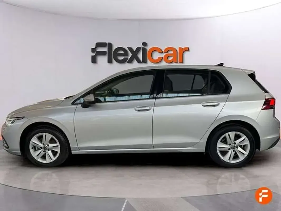 Usado VW Golf VIII Life 116 CV (85 kW) 2022 Gris Utilitario