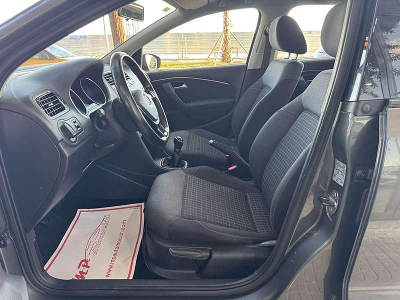 Usado VW Polo 75 CV (55 kW) 2014 Gris Utilitario