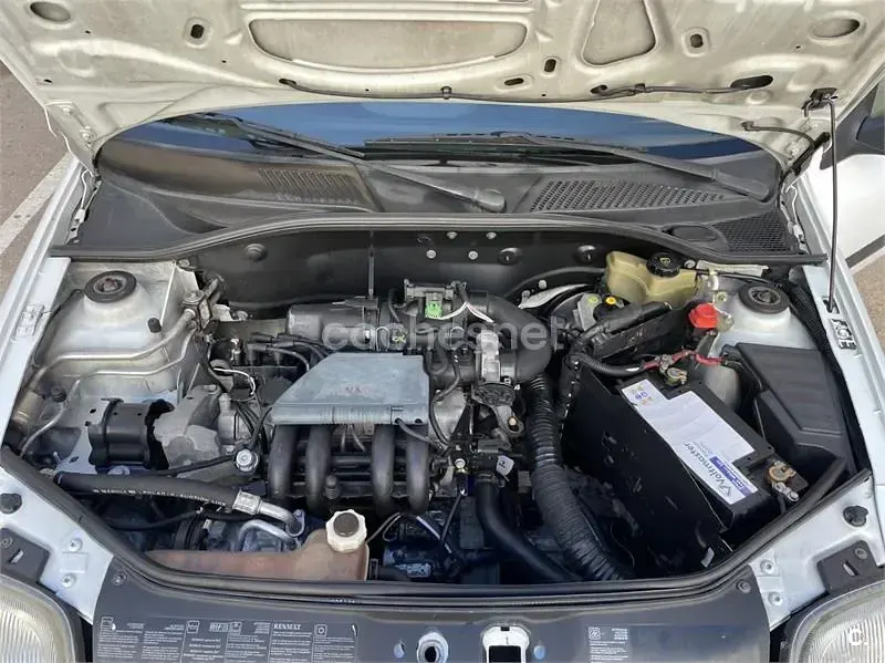 Usado Renault Clio 60 CV (44 kW) 1999 Blanco Berlina