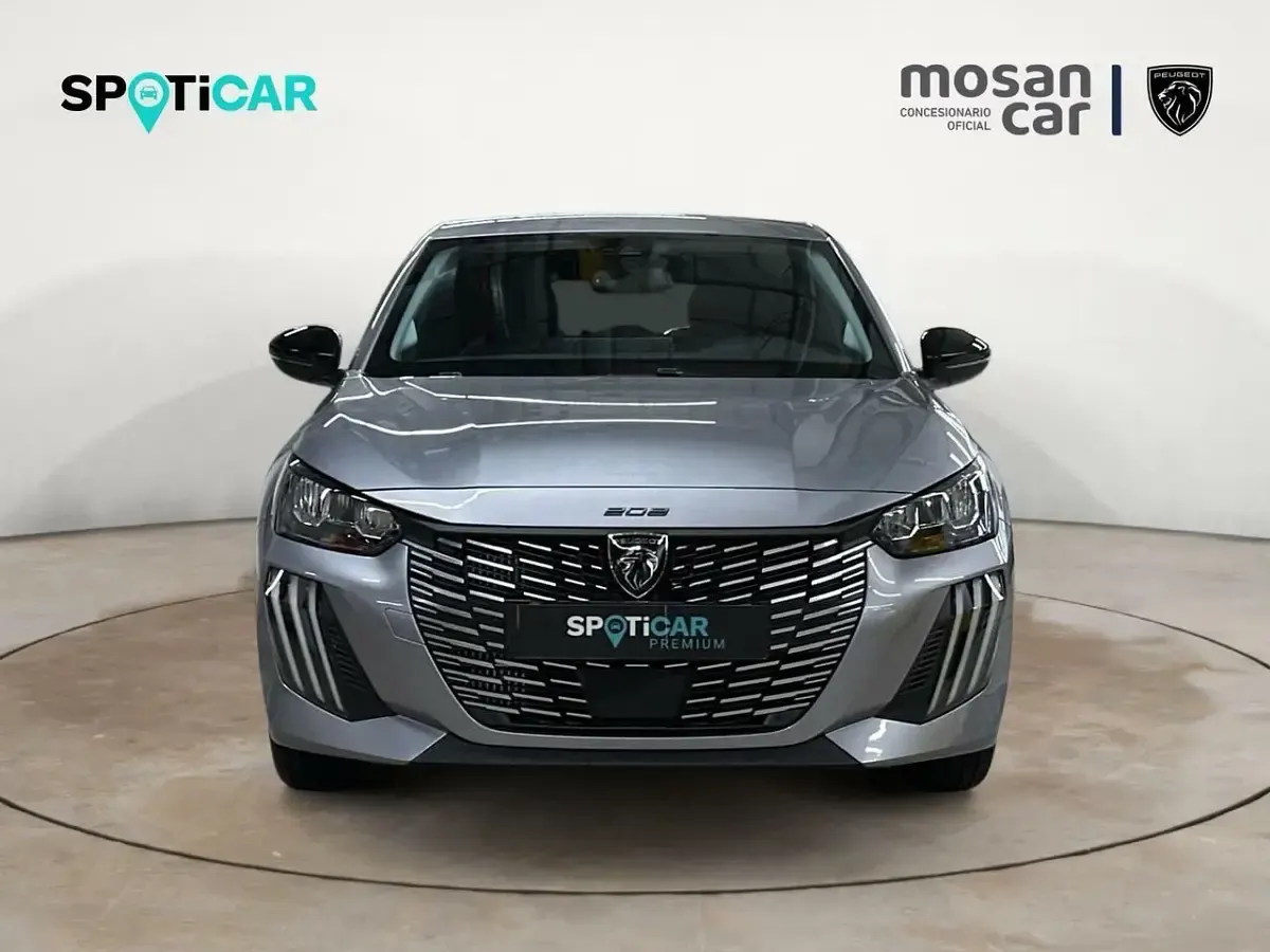 Usado Peugeot 208 Allure 101 CV (74 kW) 2024 Gris Utilitario