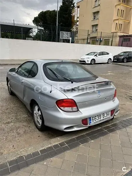 Usado Hyundai Coupé 116 CV (85 kW) 2001 Gris / plata Coupe