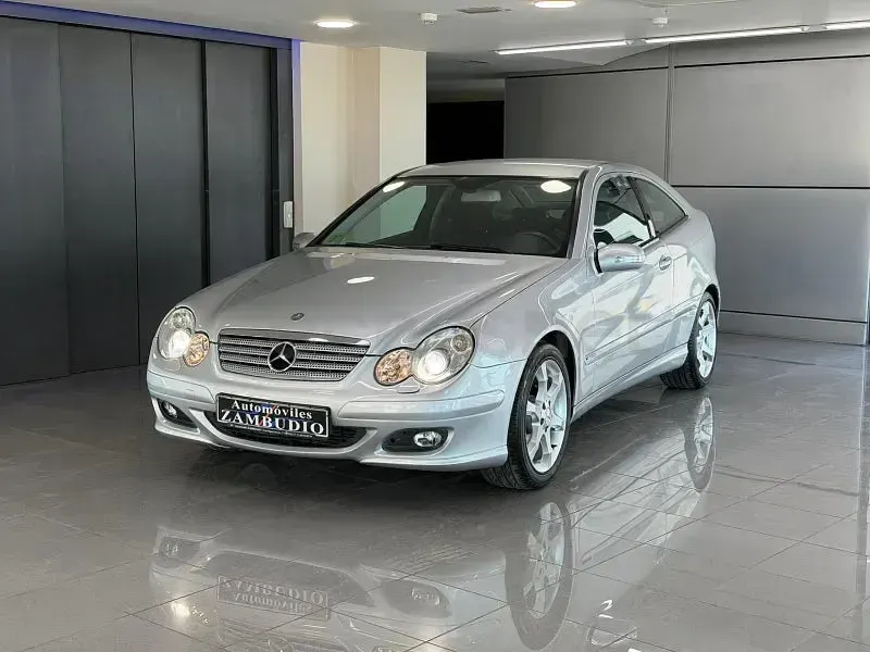 Usado Mercedes C160 Sport Edition 122 CV (89 kW) 2006 Gris / plata Coupe