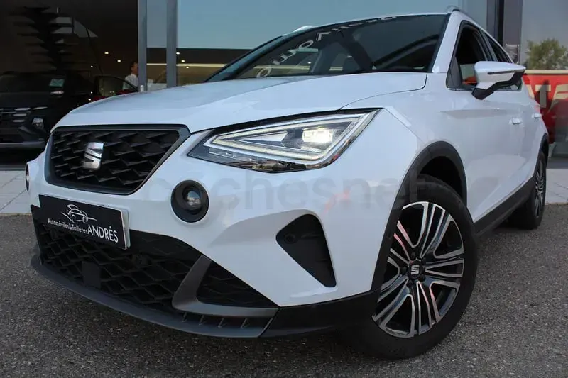 Usado Seat Arona FR 115 CV (84 kW) 2024 Blanco SUV
