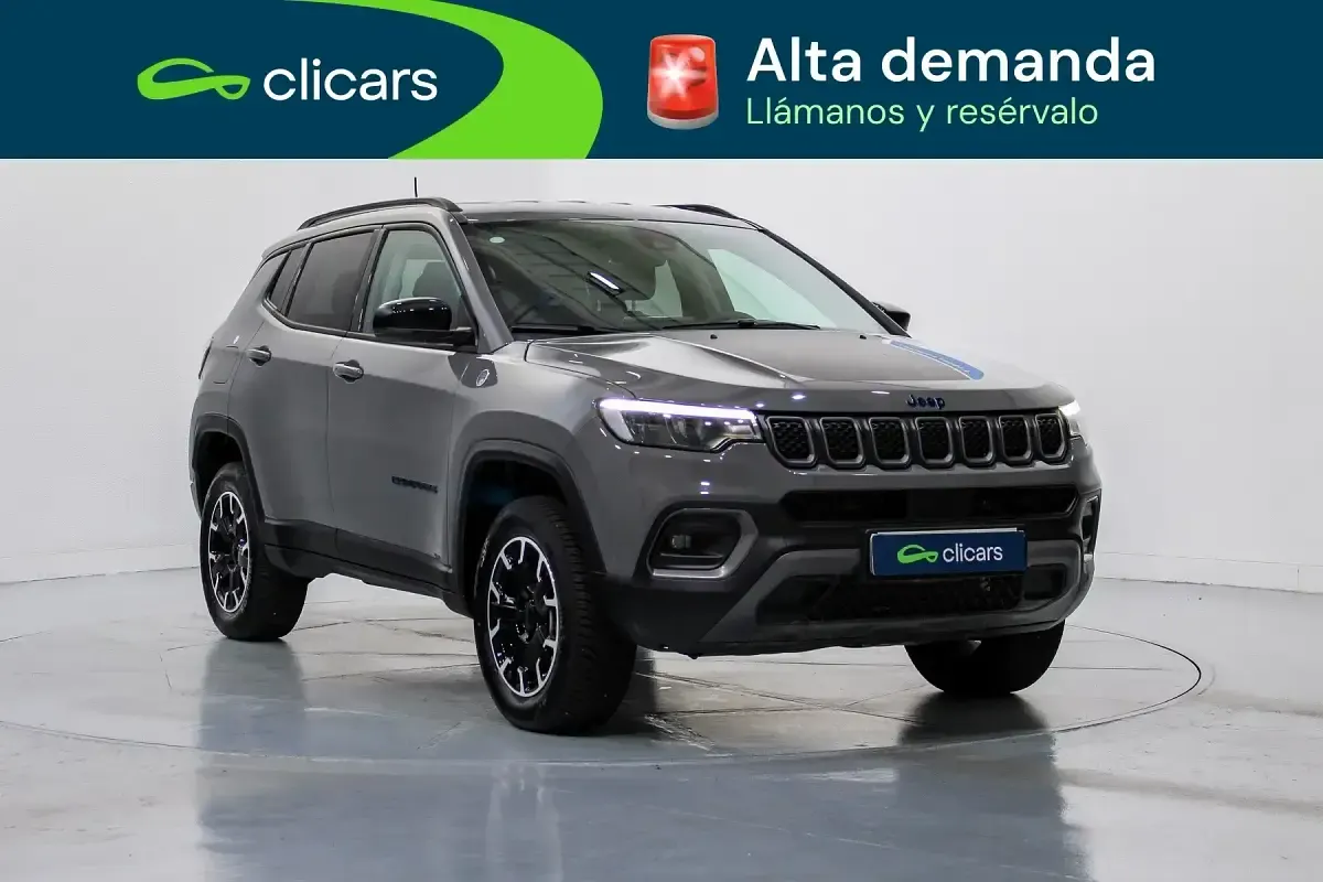 Usado Jeep Compass Trailhawk 240 CV (176 kW) 2024 Gris / plata SUV
