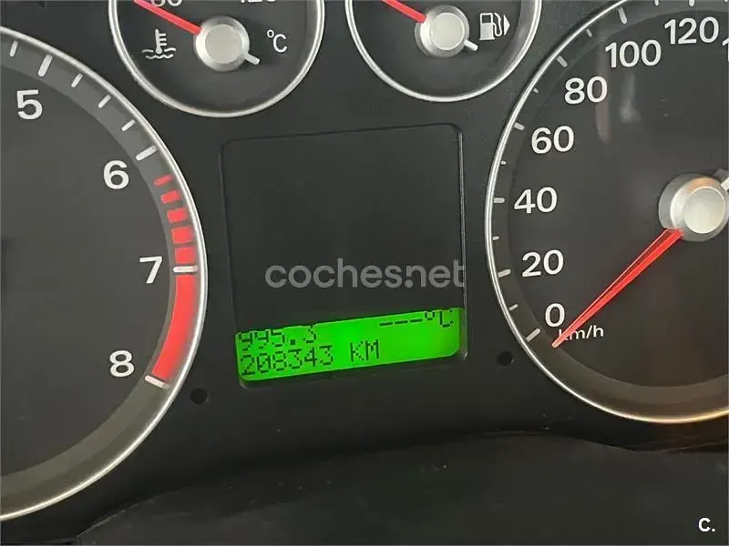 Usado Ford Focus Ghia 115 CV (84 kW) 2005 Negro Berlina