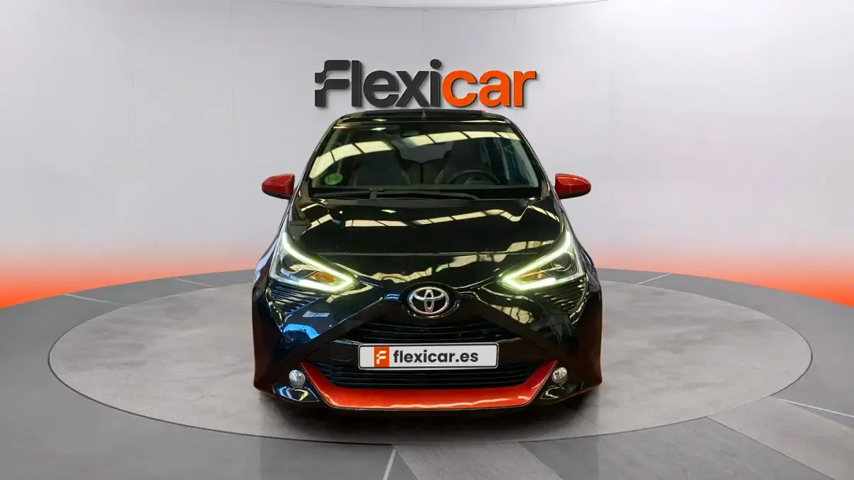 Usado Toyota Aygo x-style 72 CV (52 kW) 2021 Negro Utilitario