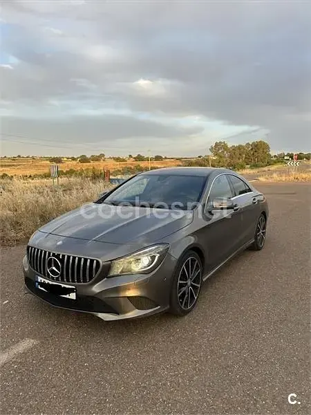 Usado Mercedes CLA220 Urban 170 CV (125 kW) 2013 Gris / plata Berlina