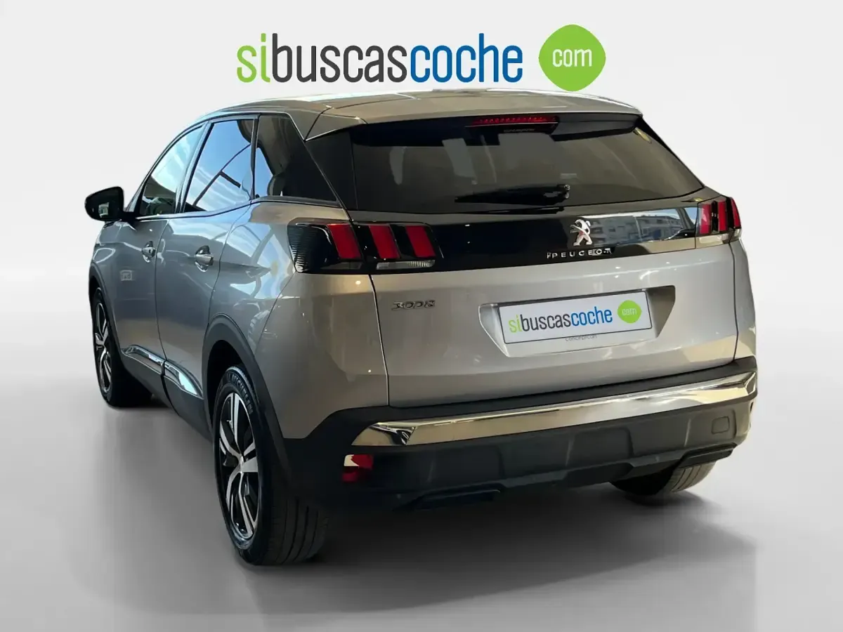Usado Peugeot 3008 Allure 130 CV (95 kW) 2020 Gris/plata SUV