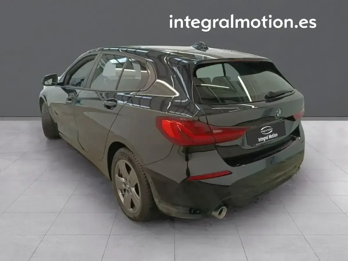 Usado BMW 118 149 CV (109 kW) 2021 Negro Utilitario