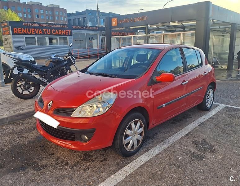Usado Renault Clio II Exception 75 CV (55 kW) 2008 Rojo Berlina