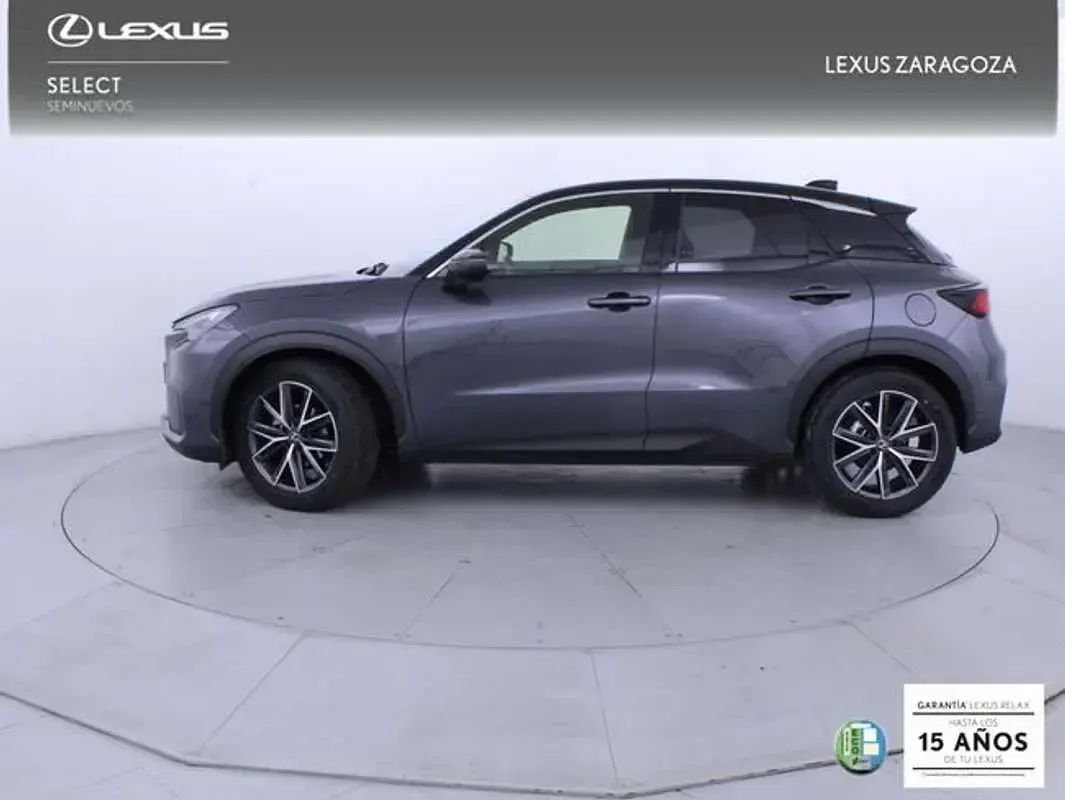 Usado Lexus LBX 136 CV (100 kW) 2025 Gris SUV