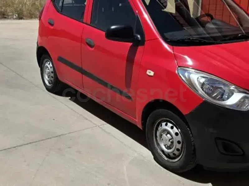 Usado Hyundai i10 Classic 69 CV (50 kW) 2012 Rojo Utilitario