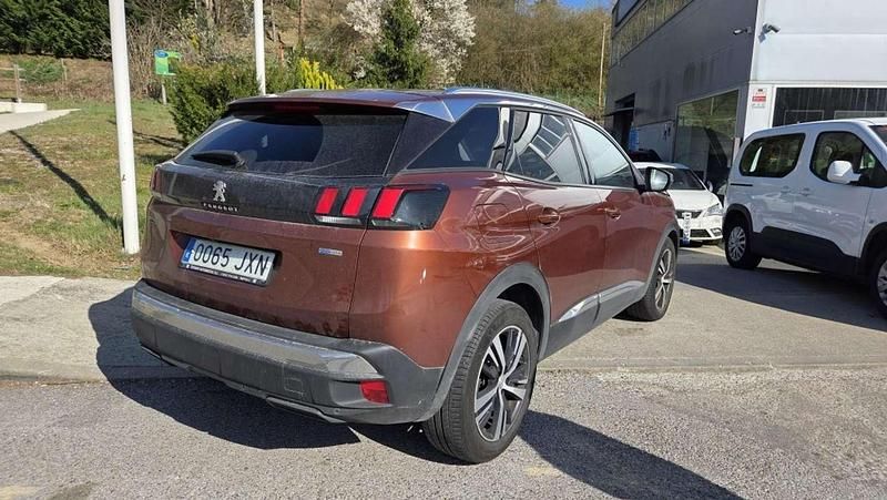 Usado Peugeot 3008 Allure 131 CV (96 kW) 2017 Marrón SUV